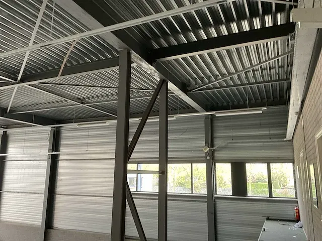 2007 plat dak staalconstructie 13,50 x 30,00 mtr (405m2) - afbeelding 22 van  26