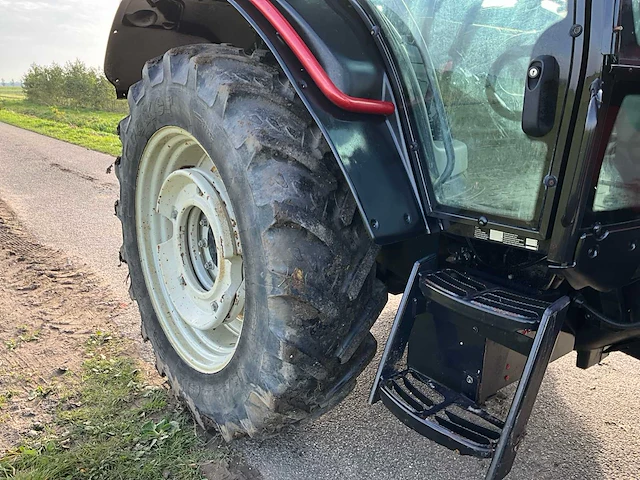 2007 valtra n91 vierwielaangedreven landbouwtractor - afbeelding 25 van  35