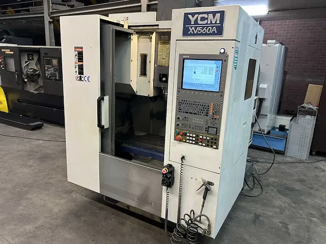 2007 ycm xv 560a cnc bewerkingscentrum - afbeelding 1 van  15