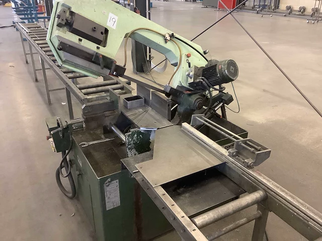 2008 carif 320bsa bandzaagmachine; rollenbaan aanvoer 6000mm ; rollenbaan afvoer met lengte meetinrichting 3000mm , 6 laadmeter voor transport - afbeelding 5 van  11