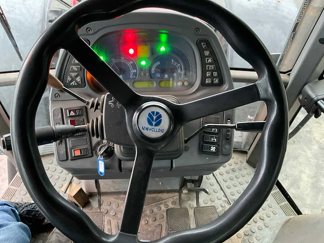 2008 case ih cvx 195 vierwielaangedreven landbouwtractor - afbeelding 25 van  34