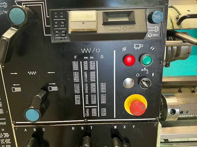 2008 colchester 600lathes master 3250 v/s universele draaibank - afbeelding 6 van  18