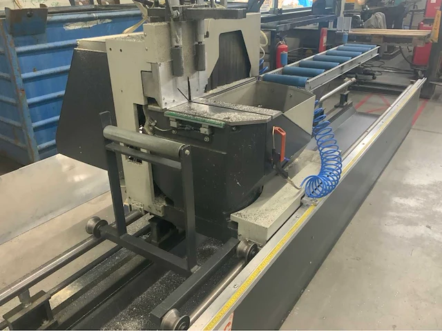2008 elumatec dg 104-02 dubbele verstekzaagmachine. - afbeelding 11 van  29