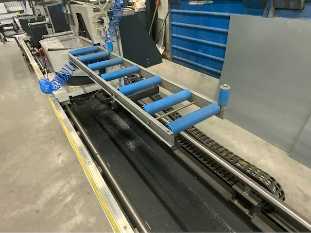 2008 elumatec dg 104-02 dubbele verstekzaagmachine. - afbeelding 14 van  29