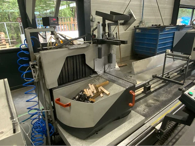 2008 elumatec dg 104-02 dubbele verstekzaagmachine. - afbeelding 15 van  29