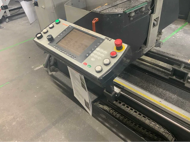 2008 elumatec dg 104-02 dubbele verstekzaagmachine. - afbeelding 17 van  29