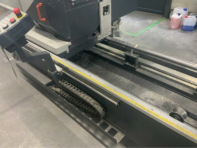 2008 elumatec dg 104-02 dubbele verstekzaagmachine. - afbeelding 18 van  29