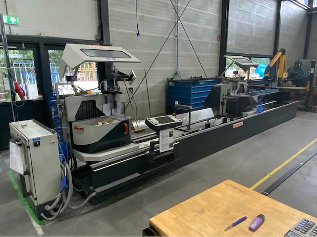 2008 elumatec dg 104-02 dubbele verstekzaagmachine. - afbeelding 1 van  29