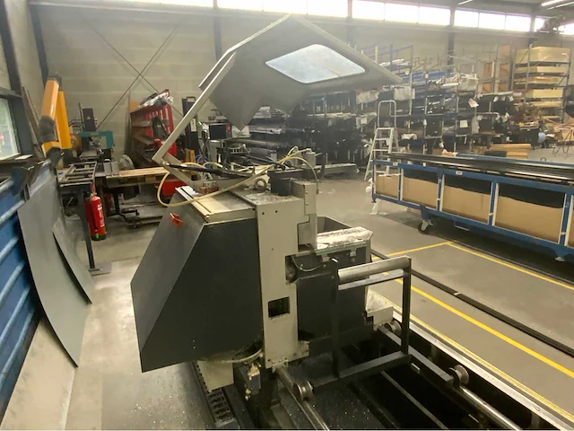 2008 elumatec dg 104-02 dubbele verstekzaagmachine. - afbeelding 24 van  29