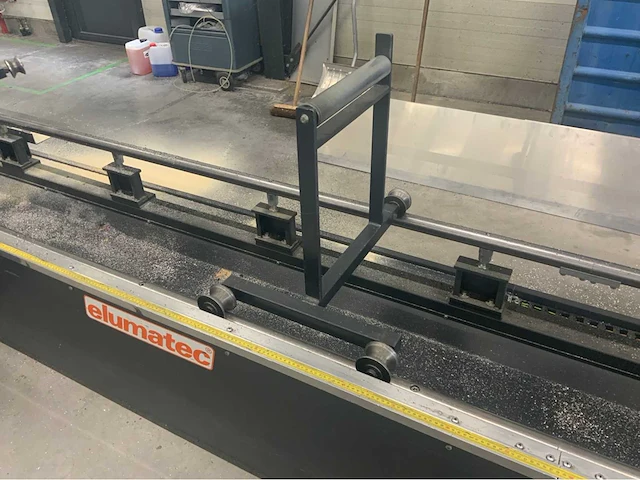 2008 elumatec dg 104-02 dubbele verstekzaagmachine. - afbeelding 25 van  29