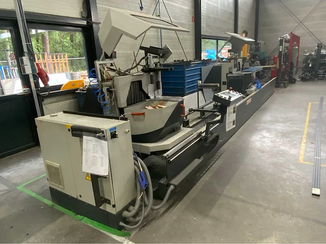 2008 elumatec dg 104-02 dubbele verstekzaagmachine. - afbeelding 4 van  29