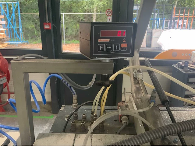 2008 elumatec dg 104-02 dubbele verstekzaagmachine. - afbeelding 5 van  29