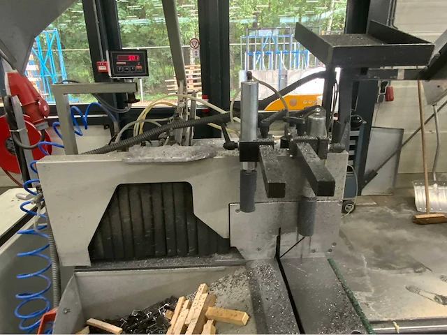 2008 elumatec dg 104-02 dubbele verstekzaagmachine. - afbeelding 6 van  29