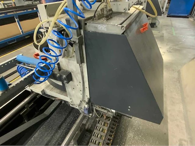 2008 elumatec dg 104-02 dubbele verstekzaagmachine. - afbeelding 8 van  29