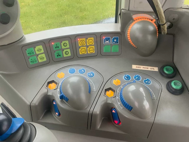2008 fendt 412 vario vierwielaangedreven landbouwtractor - afbeelding 17 van  39