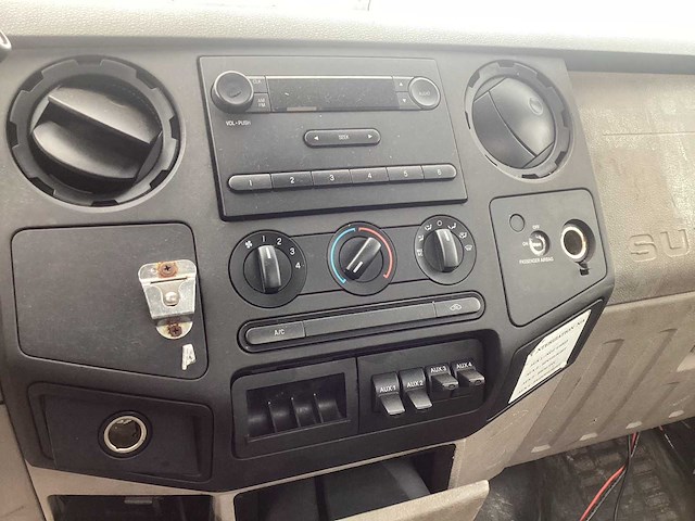 2008 ford bobtail f350 xl super duty bedrijfswagen - afbeelding 9 van  13