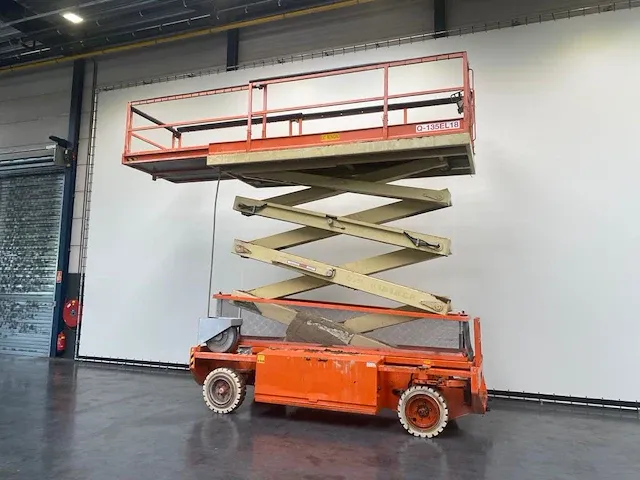2008 holland lift q-135el18 schaarhoogwerker - afbeelding 1 van  23