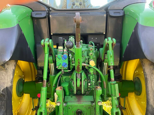 2008 john deere 6130 vierwielaangedreven landbouwtractor - afbeelding 6 van  25