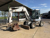 2008 komatsu pw 98mr-6 banden graafmachine - afbeelding 1 van  38