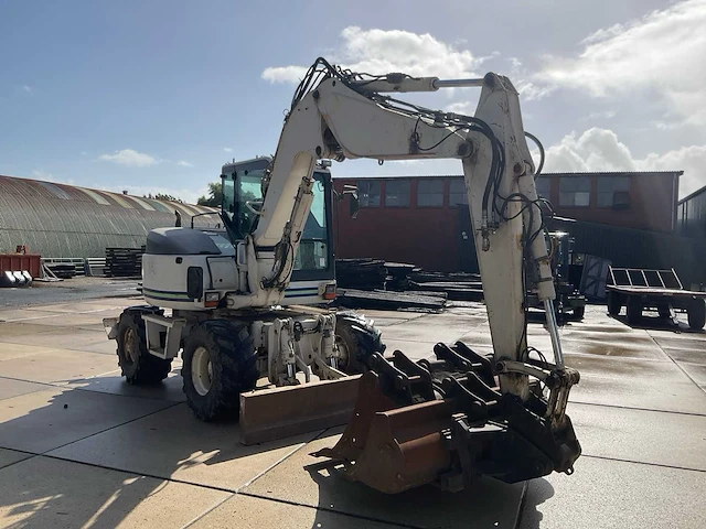 2008 komatsu pw 98mr-6 banden graafmachine - afbeelding 36 van  38