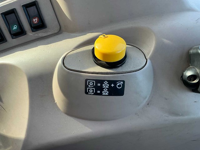 2008 kubota m9540h-c vierwielaangedreven landbouwtractor - afbeelding 44 van  58