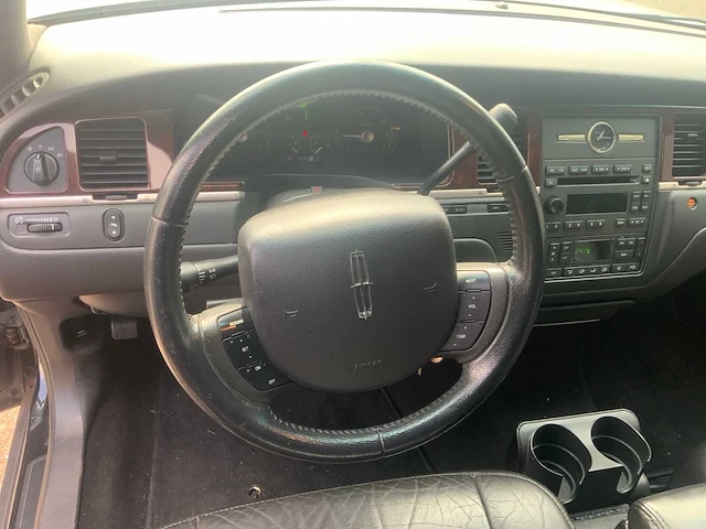 2008 lincoln towncar superior rouwauto - afbeelding 17 van  43