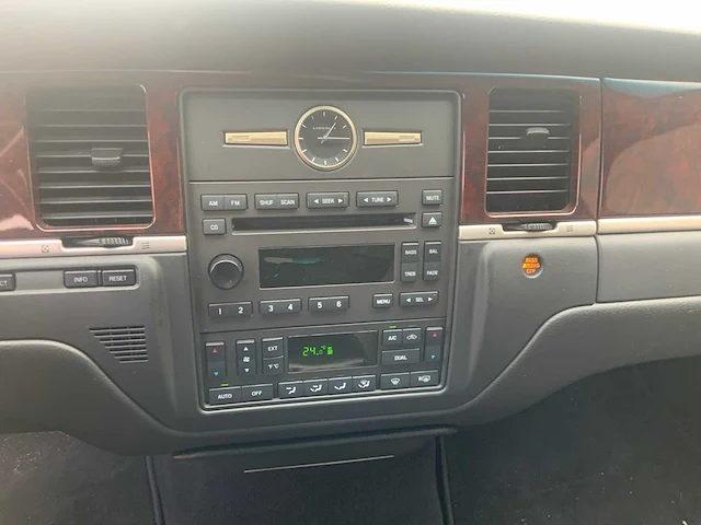 2008 lincoln towncar superior rouwauto - afbeelding 18 van  43