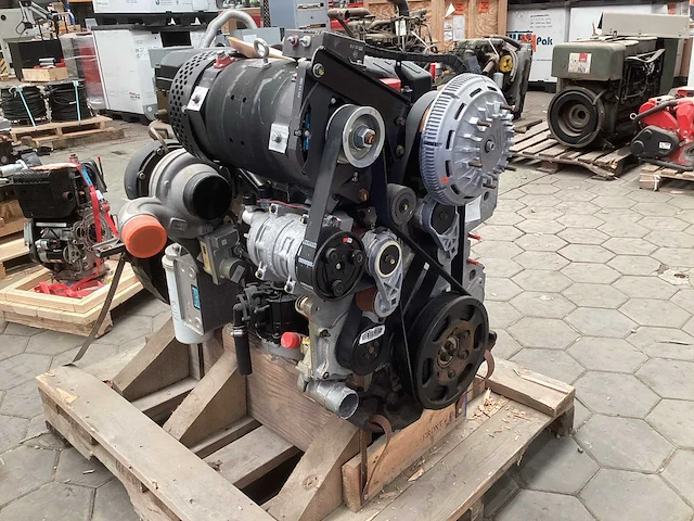 2008 maxx force mdt375 dieselmotor - afbeelding 2 van  5