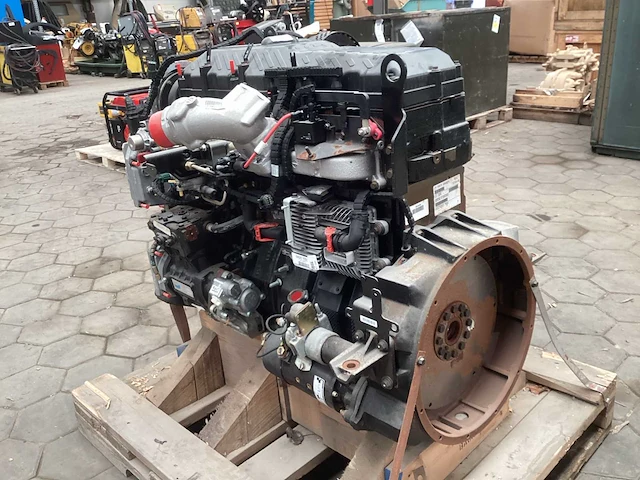 2008 maxx force mdt375 dieselmotor - afbeelding 4 van  5