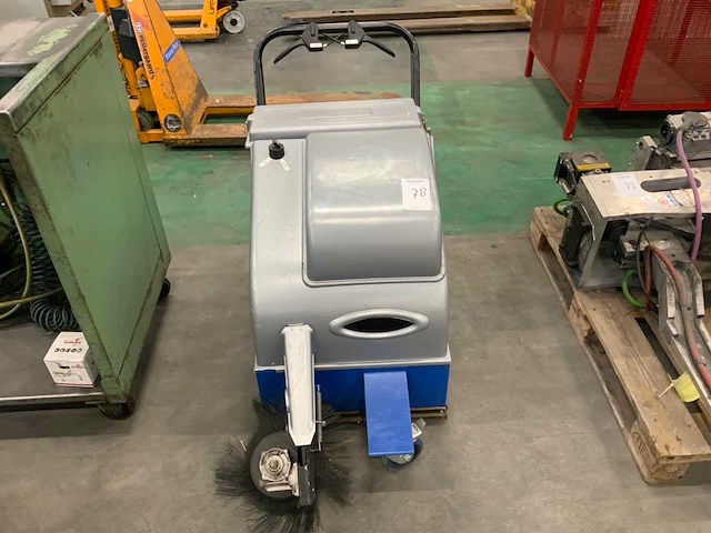 2008 mp 50bt zelfrijdende veegmachine - afbeelding 2 van  7