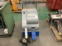 2008 mp 50bt zelfrijdende veegmachine - afbeelding 2 van  7