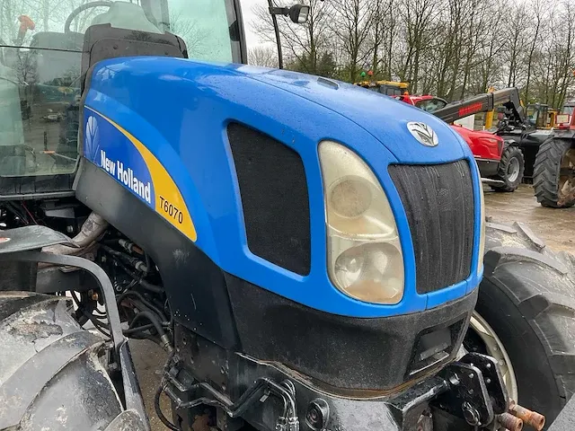 2008 new holland t6070 vierwielaangedreven landbouwtractor - afbeelding 4 van  34