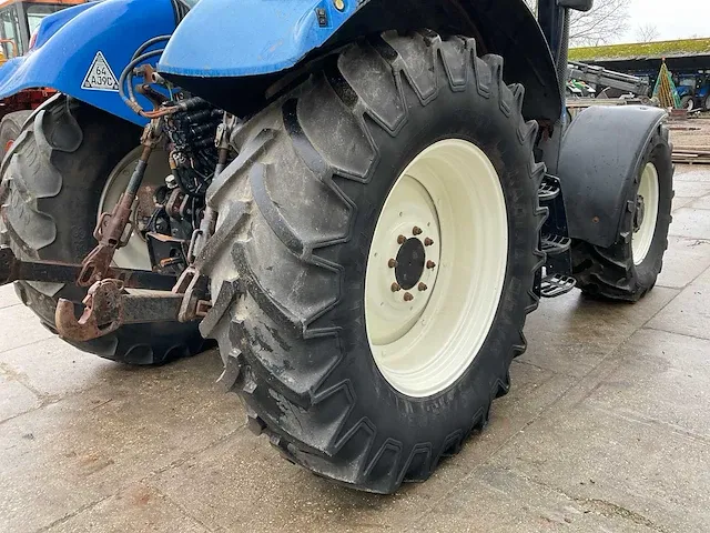 2008 new holland t6070 vierwielaangedreven landbouwtractor - afbeelding 8 van  34