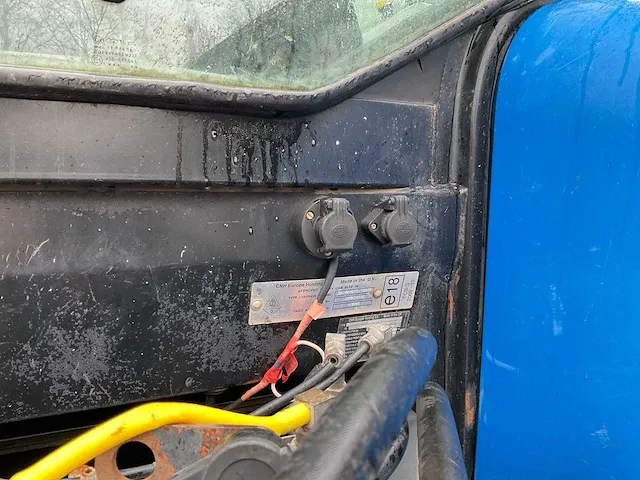 2008 new holland t6070 vierwielaangedreven landbouwtractor - afbeelding 16 van  34