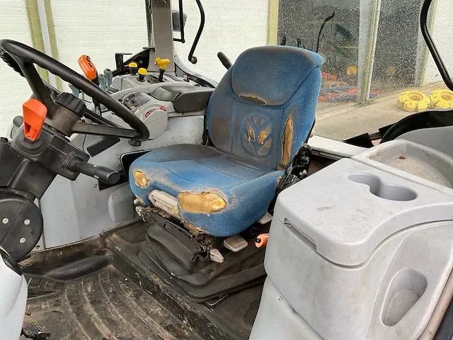 2008 new holland t6070 vierwielaangedreven landbouwtractor - afbeelding 20 van  34