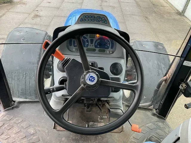 2008 new holland t6070 vierwielaangedreven landbouwtractor - afbeelding 21 van  34