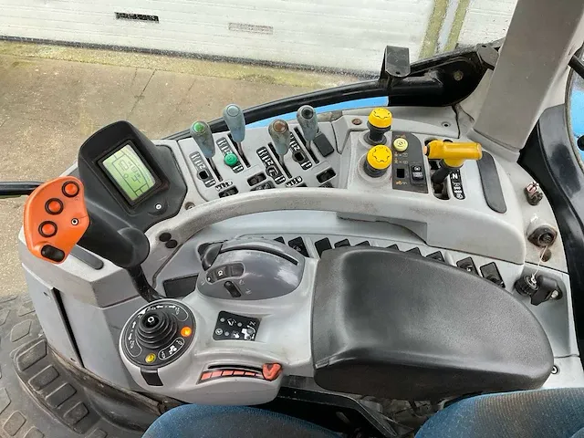 2008 new holland t6070 vierwielaangedreven landbouwtractor - afbeelding 24 van  34