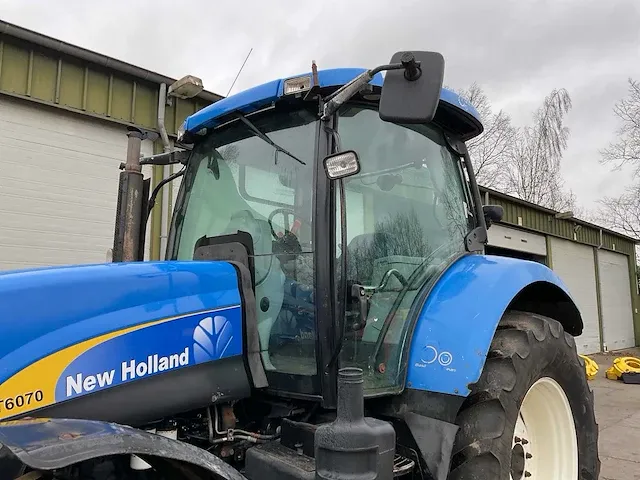 2008 new holland t6070 vierwielaangedreven landbouwtractor - afbeelding 30 van  34