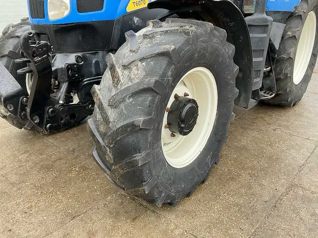 2008 new holland t6070 vierwielaangedreven landbouwtractor - afbeelding 32 van  34