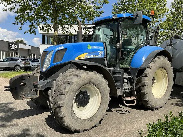 2008 new holland t7030 vierwielaangedreven landbouwtractor - afbeelding 1 van  46