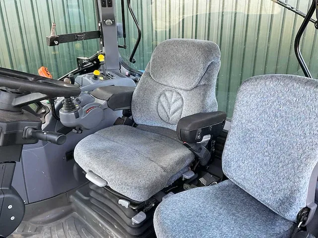 2008 new holland t7050 vierwielaangedreven landbouwtractor - afbeelding 15 van  32