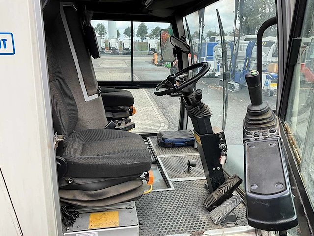 2008 schmidt compact 400 zelfrijdende veegmachine tps-45-f - afbeelding 11 van  30