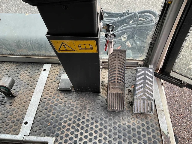 2008 schmidt compact 400 zelfrijdende veegmachine tps-45-f - afbeelding 15 van  30