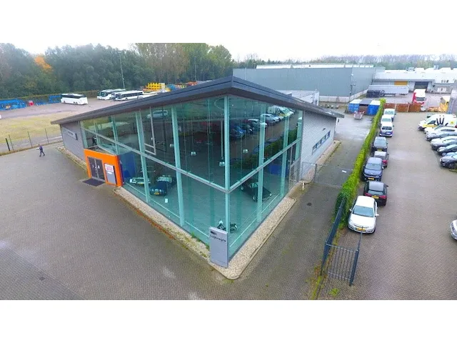 2008 showroom met werkplaats - afbeelding 19 van  100