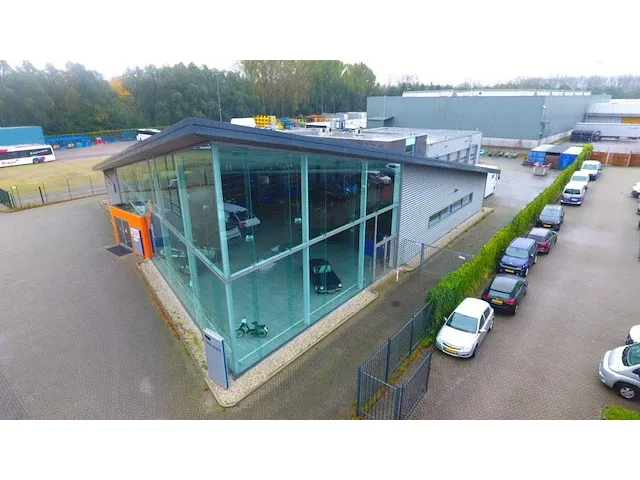 2008 showroom met werkplaats - afbeelding 20 van  100