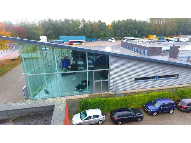 2008 showroom met werkplaats - afbeelding 22 van  100