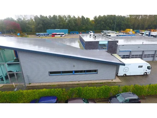 2008 showroom met werkplaats - afbeelding 24 van  100