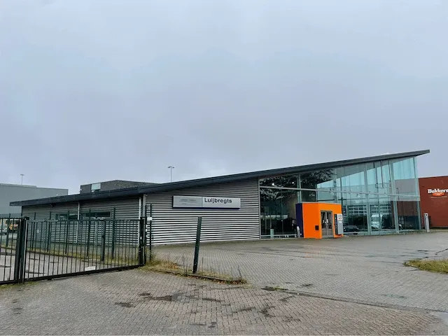 2008 showroom met werkplaats - afbeelding 28 van  100
