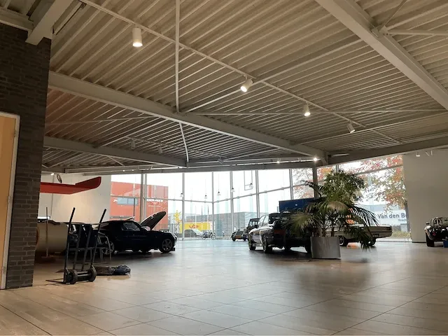 2008 showroom met werkplaats - afbeelding 38 van  100