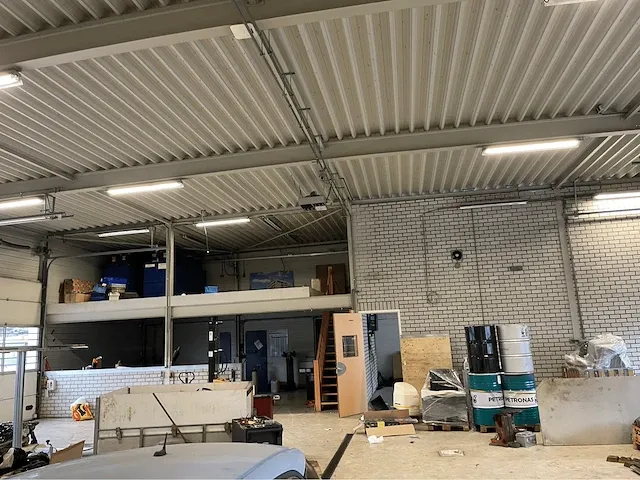 2008 showroom met werkplaats - afbeelding 46 van  100